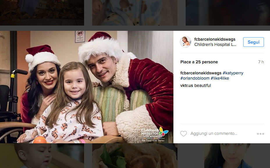 Orlando Bloom e Katy Perry in versione Babbo Natale per i bimbi malati Orlando Bloom e Katy Perry in versione Babbo Natale per i bimbi malati