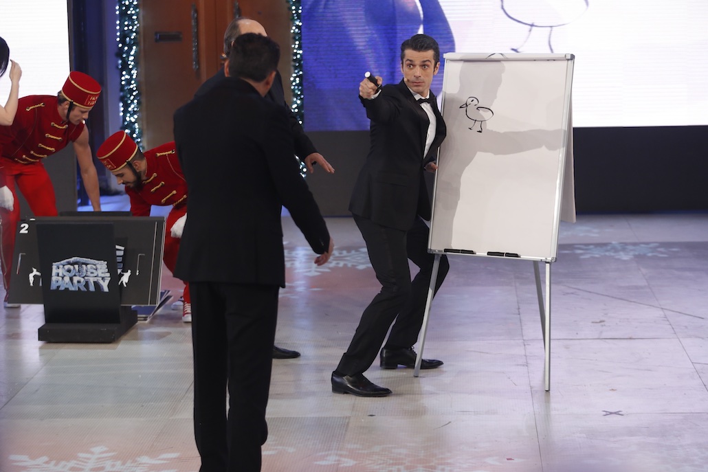 House Party: Laura Pausini e Gerry Scotti mattatori della terza puntata House Party: Laura Pausini e Gerry Scotti mattatori della terza puntata