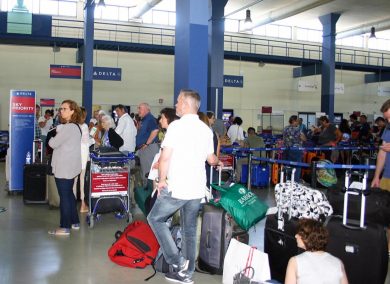 Volo in ritardo o cancellato: cosa fare per il risarcimento | guida