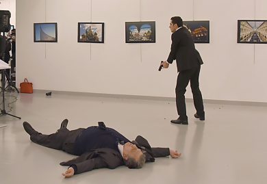 Turchia, ad Ankara ucciso l’ambasciatore russo – FOTO e VIDEO