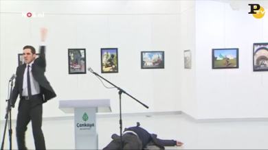 Ucciso l’ambasciatore Russia ad Ankara | video