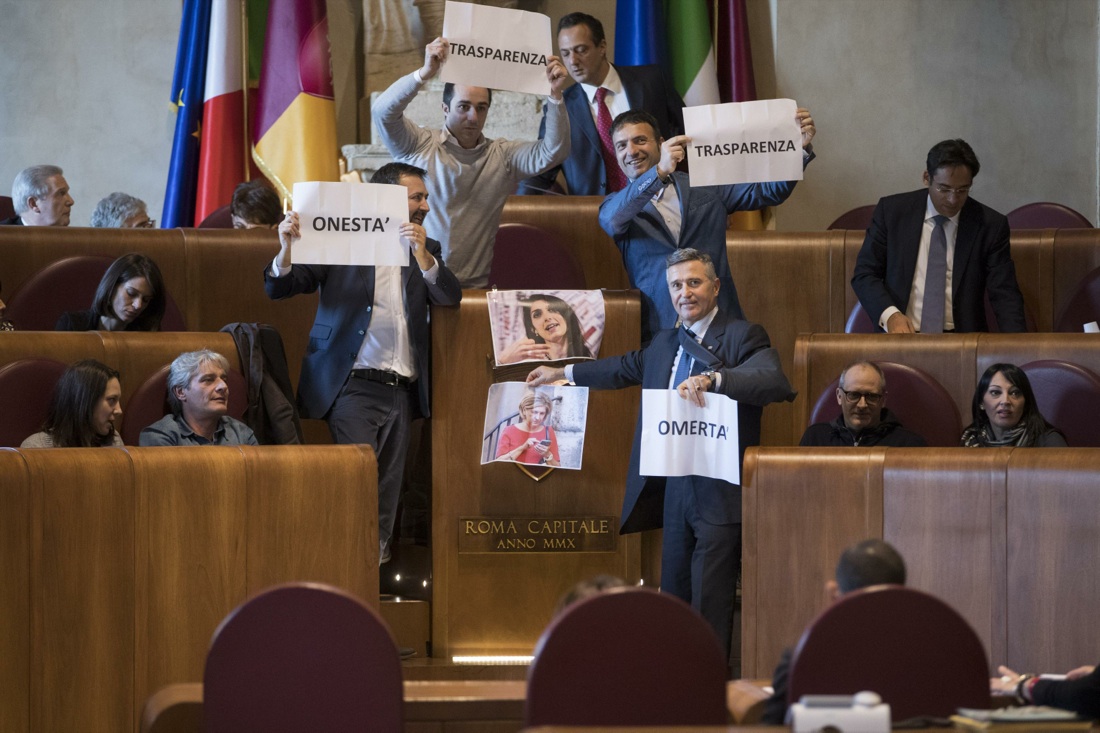 Chi è Raffaele Marra, il braccio destro di Virginia Raggi arrestato oggi Chi è Raffaele Marra, il braccio destro di Virginia Raggi arrestato oggi