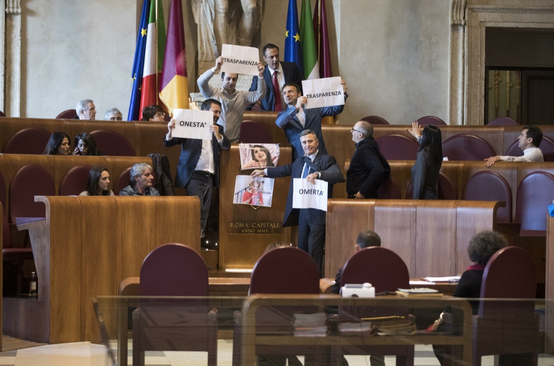 Chi è Raffaele Marra, il braccio destro di Virginia Raggi arrestato oggi Chi è Raffaele Marra, il braccio destro di Virginia Raggi arrestato oggi