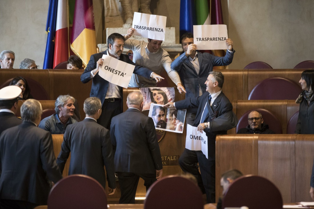 Chi è Raffaele Marra, il braccio destro di Virginia Raggi arrestato oggi Chi è Raffaele Marra, il braccio destro di Virginia Raggi arrestato oggi