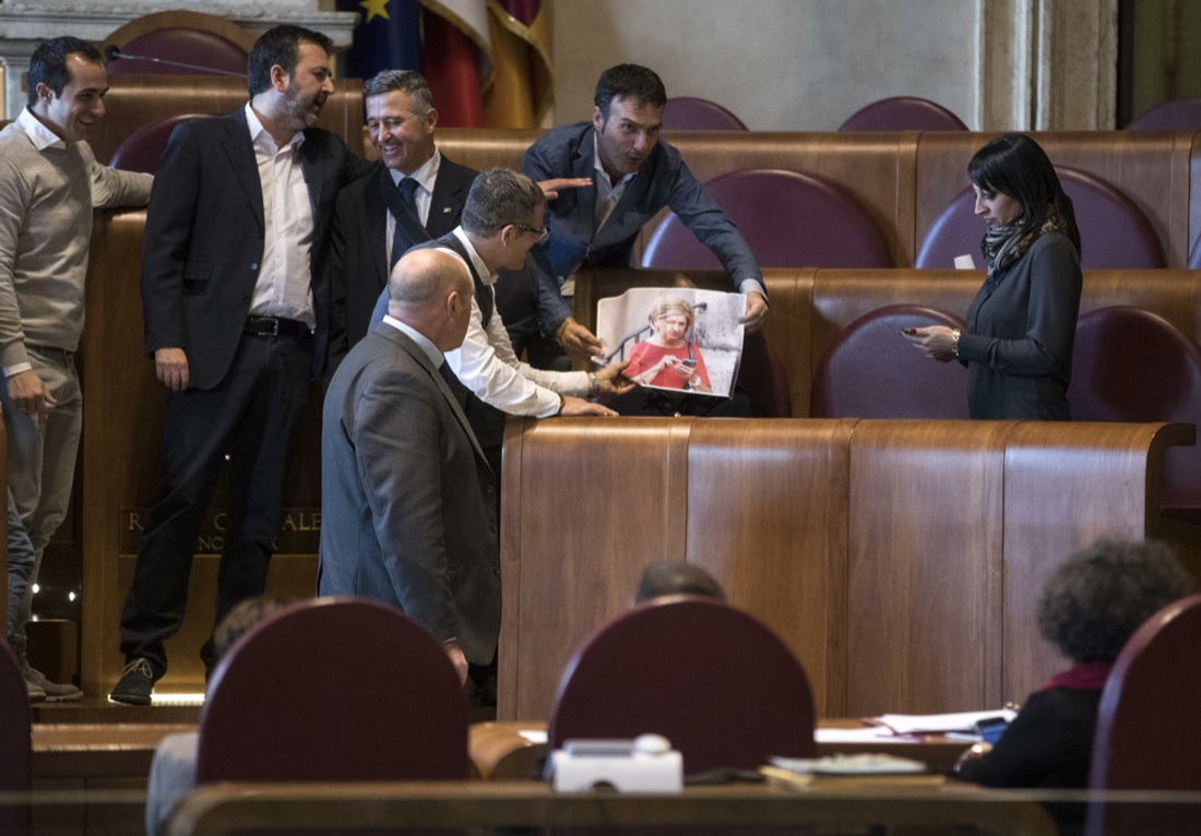 Chi è Raffaele Marra, il braccio destro di Virginia Raggi arrestato oggi Chi è Raffaele Marra, il braccio destro di Virginia Raggi arrestato oggi