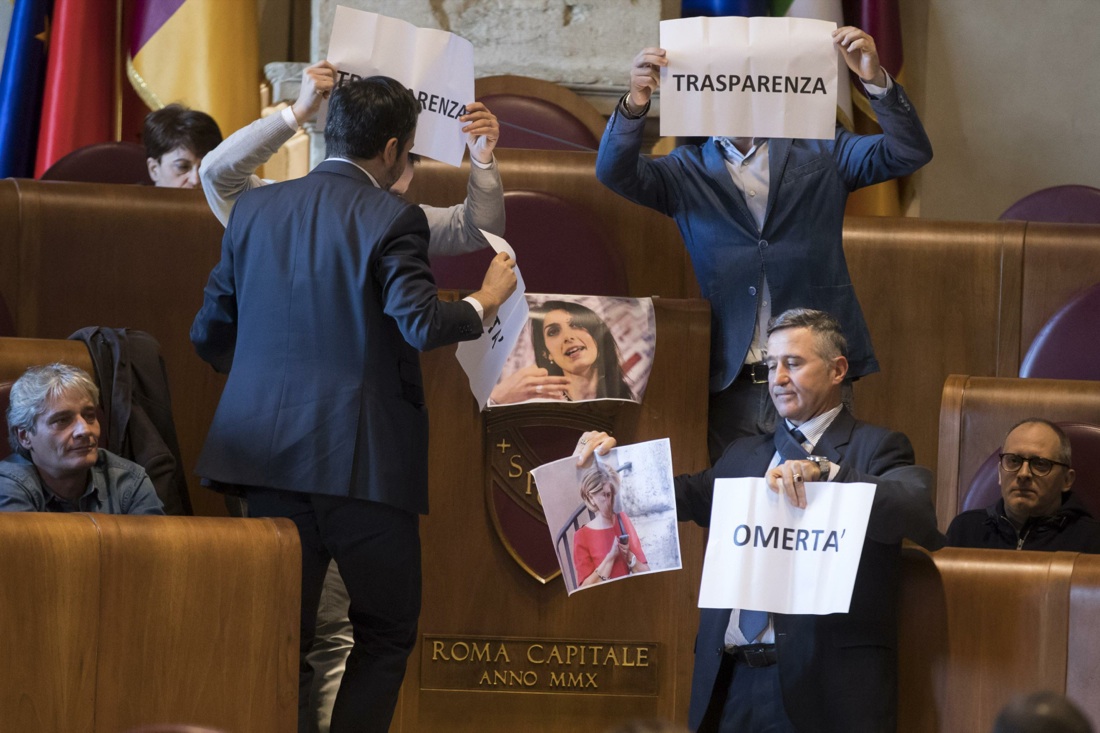 Chi è Raffaele Marra, il braccio destro di Virginia Raggi arrestato oggi Chi è Raffaele Marra, il braccio destro di Virginia Raggi arrestato oggi