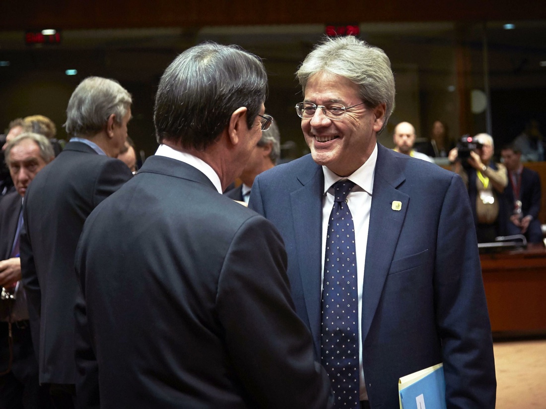 Gentiloni a Bruxelles punta il dito sui ritardi della Ue sull’immigrazione