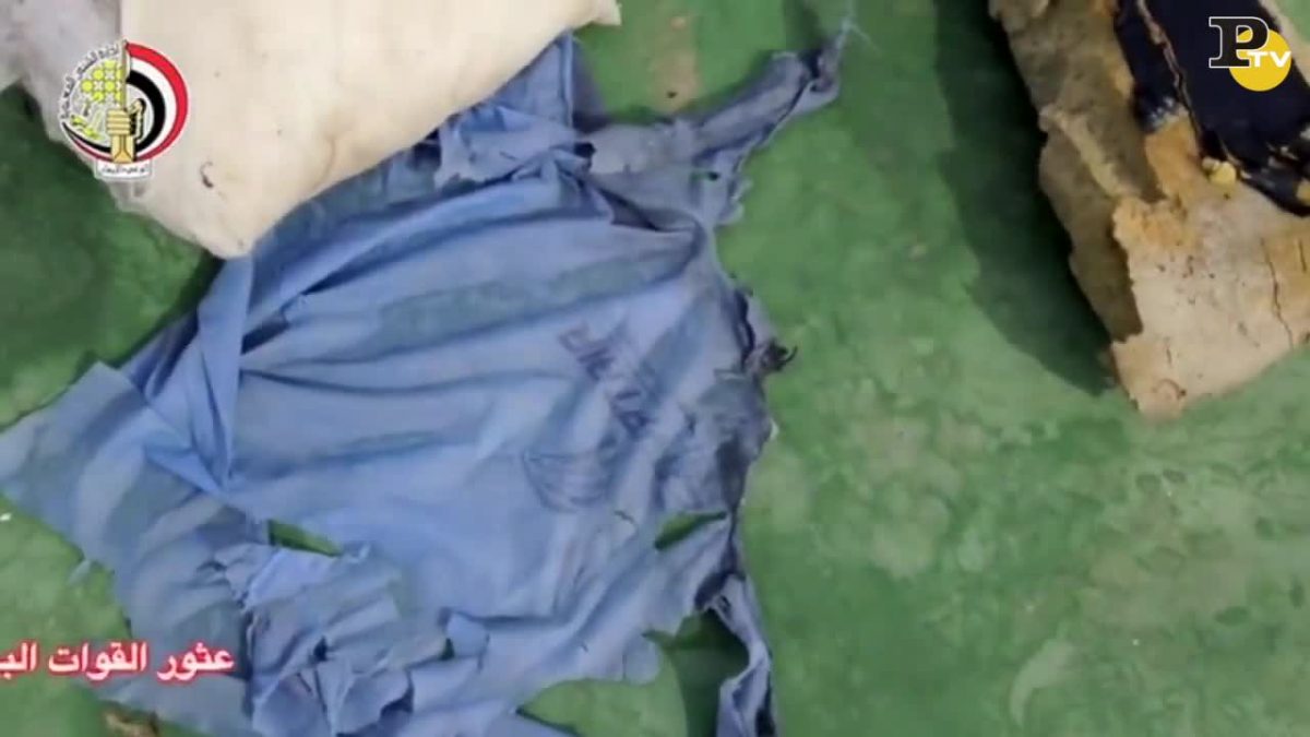 Galleria foto 'Disastro Egyptair: tracce di esplosivo sui resti dei passeggeri' - foto 4