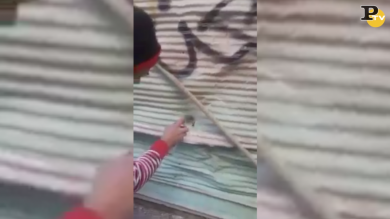 Aleppo: uomo scrive sul muro “torneremo” | video