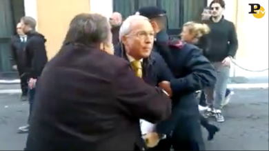 Osvaldo Napoli arrestato dai “Forconi” | video