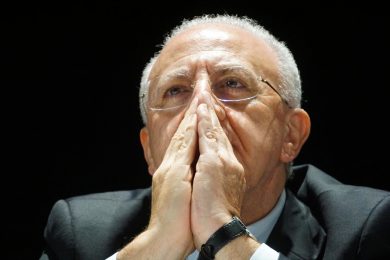 Vincenzo De Luca:  la Procura lo indaga per istigazione al voto scambio