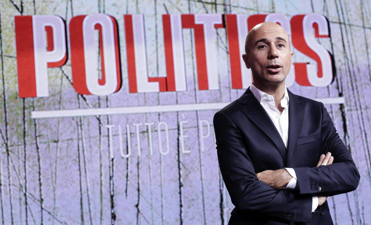 Galleria foto 'Ascolti flop, chiude Politics: Semprini si congeda in diretta e attacca' - foto 3