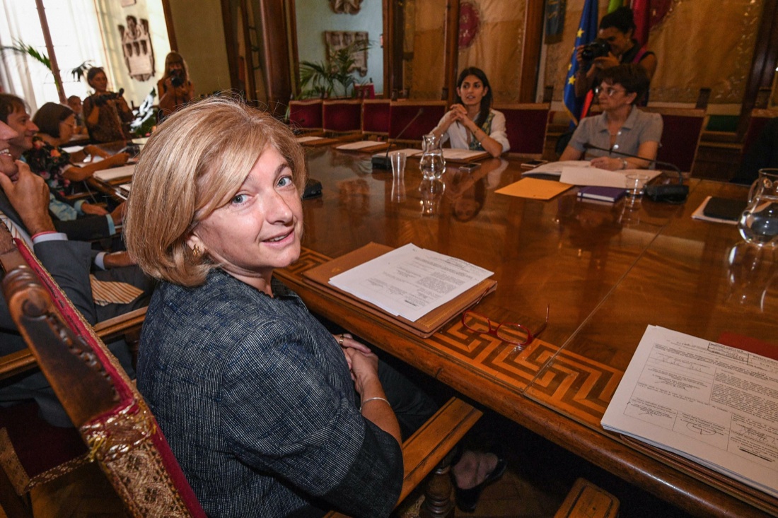 Roma: cinque i capi di accusa per Paola Muraro Roma: cinque i capi di accusa per Paola Muraro