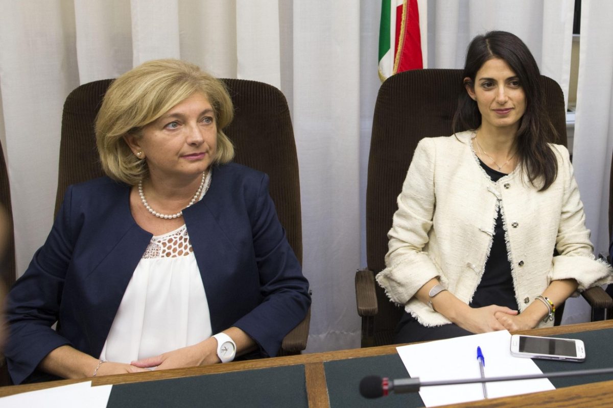 Roma: cinque i capi di accusa per Paola Muraro Roma: cinque i capi di accusa per Paola Muraro