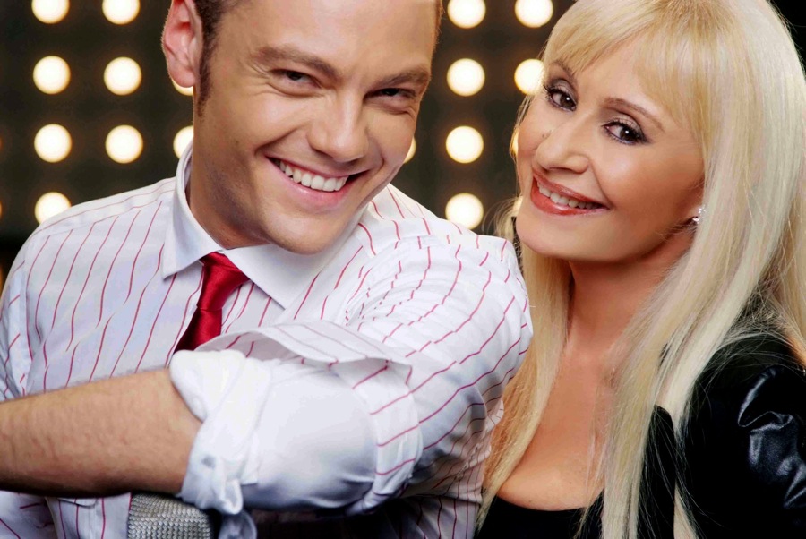 Raffaella Carrà, lascia la tv: “Spazio a nuove showgirl”