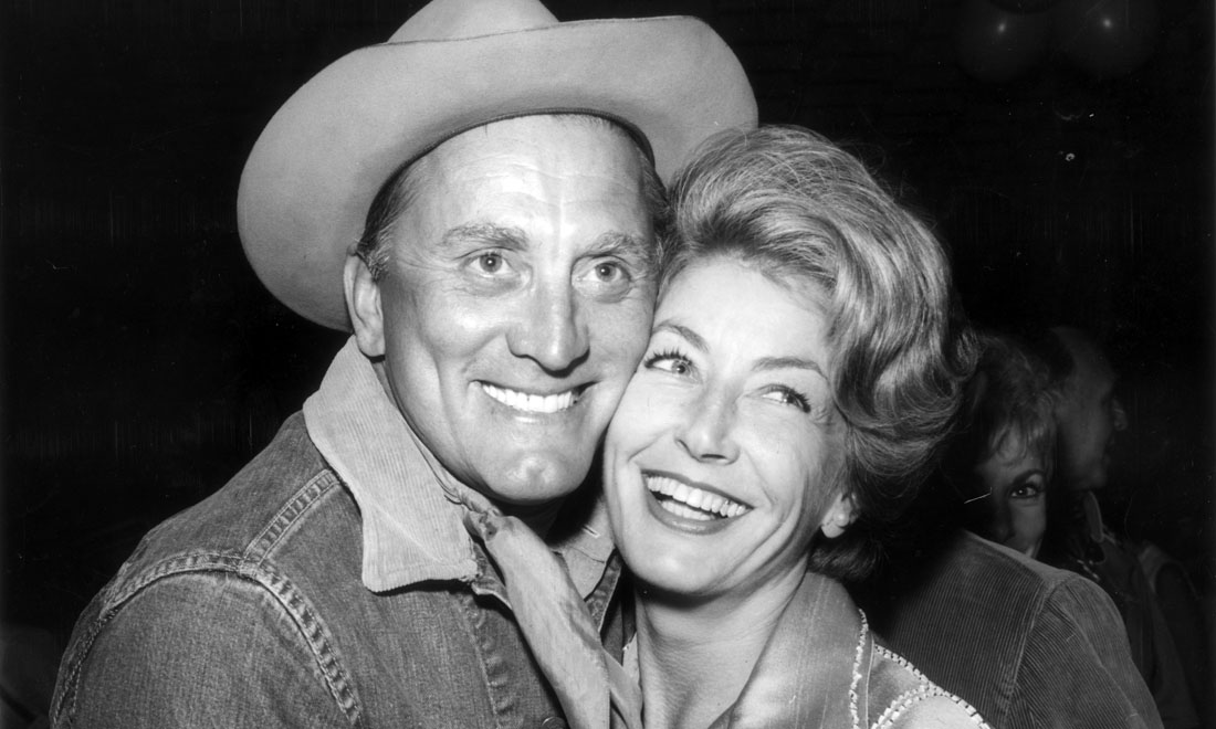 Kirk Douglas, compie 100 anni lo Spartacus icona di Hollywood – Foto Kirk Douglas, compie 100 anni lo Spartacus icona di Hollywood – Foto