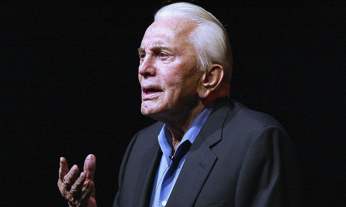 Kirk Douglas, compie 100 anni lo Spartacus icona di Hollywood – Foto Kirk Douglas, compie 100 anni lo Spartacus icona di Hollywood – Foto