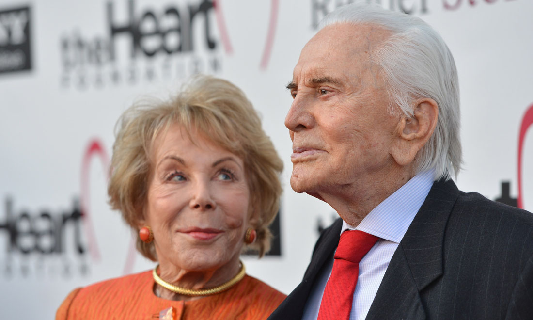 Kirk Douglas, compie 100 anni lo Spartacus icona di Hollywood – Foto Kirk Douglas, compie 100 anni lo Spartacus icona di Hollywood – Foto