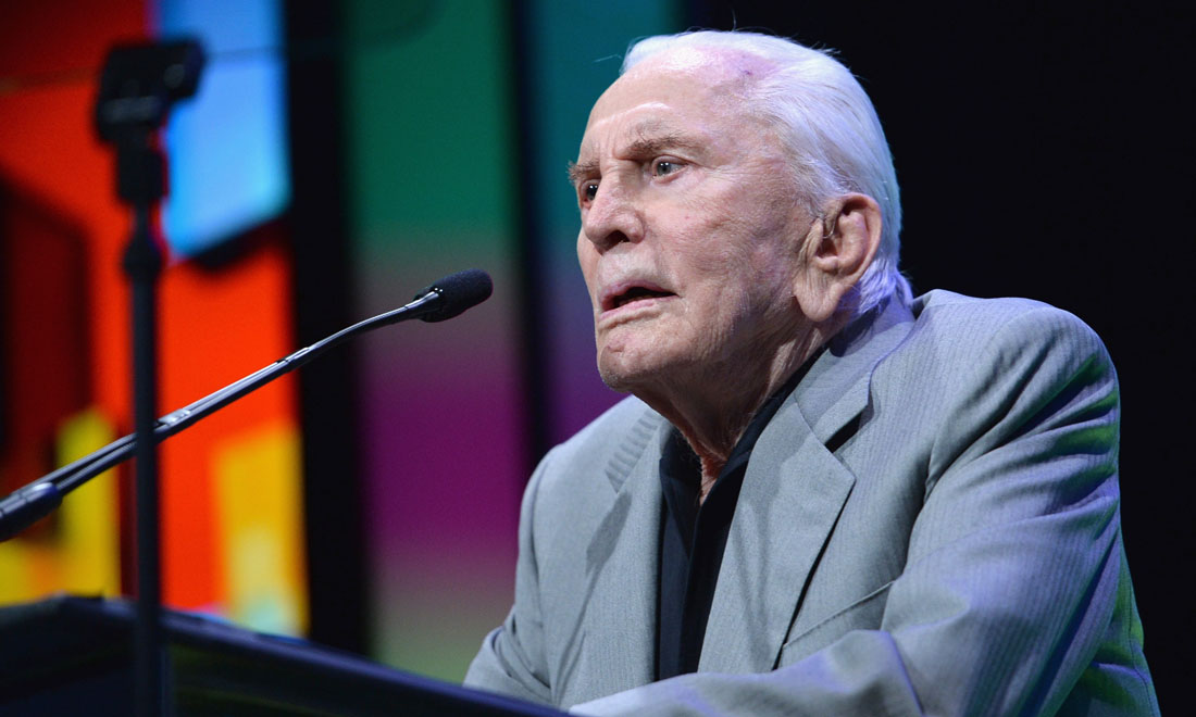 Kirk Douglas, compie 100 anni lo Spartacus icona di Hollywood – Foto Kirk Douglas, compie 100 anni lo Spartacus icona di Hollywood – Foto