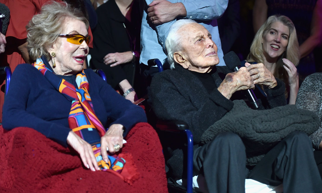 Kirk Douglas, compie 100 anni lo Spartacus icona di Hollywood – Foto Kirk Douglas, compie 100 anni lo Spartacus icona di Hollywood – Foto