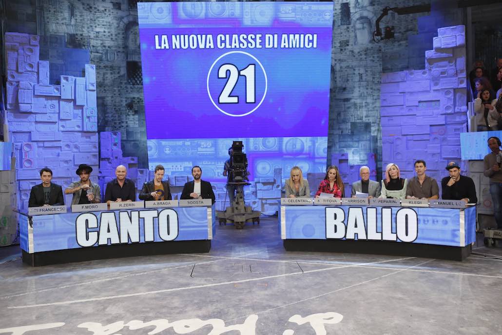 Amici 16: Lorenzo espulso dalla scuola, eliminati Erik, Marta e Valentina Amici 16: Lorenzo espulso dalla scuola, eliminati Erik, Marta e Valentina