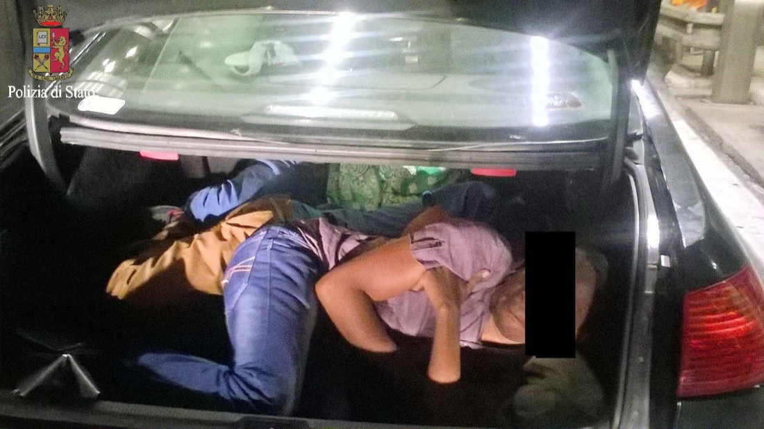 Traffico migranti: sgominata banda che trasportava anche 40 persone in un furgone