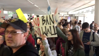 Trump blocca le frontiere ai rifugiati. Proteste in tutti gli Usa | video