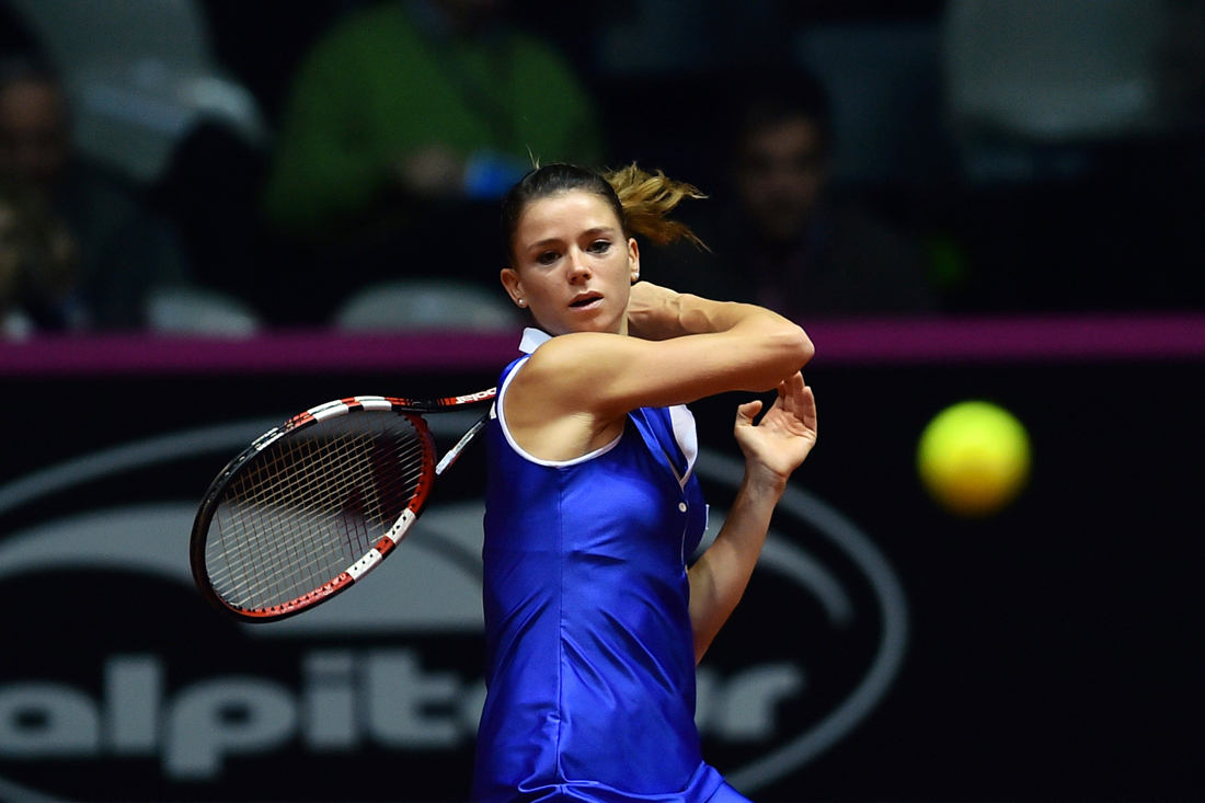 Una racchetta (o uno spot) per Camila