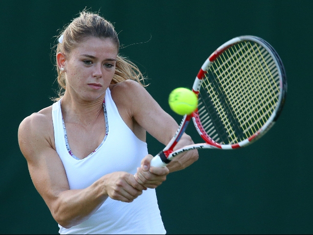 Una racchetta (o uno spot) per Camila