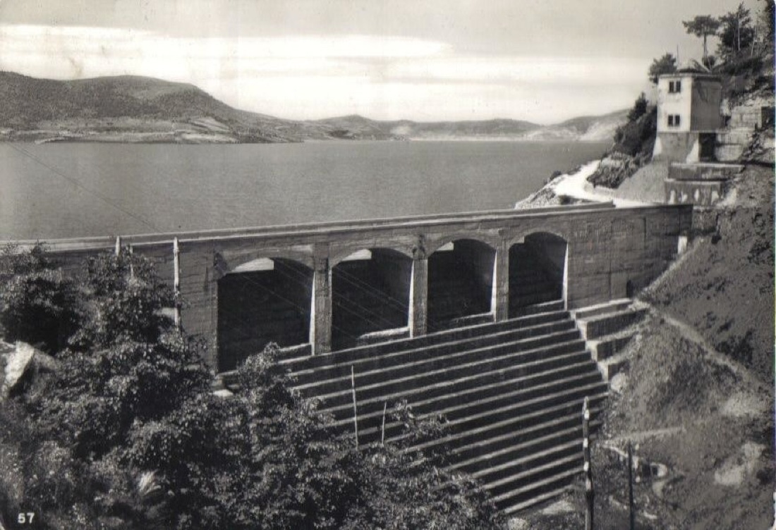 Il sistema idroelettrico di Campotosto e l'”effetto Vajont” Il sistema idroelettrico di Campotosto e l'”effetto Vajont”