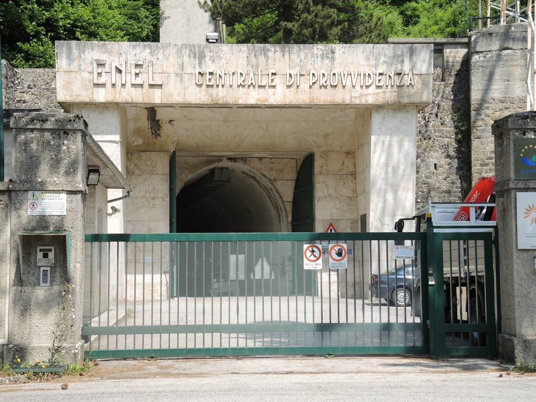 Il sistema idroelettrico di Campotosto e l'”effetto Vajont” Il sistema idroelettrico di Campotosto e l'”effetto Vajont”