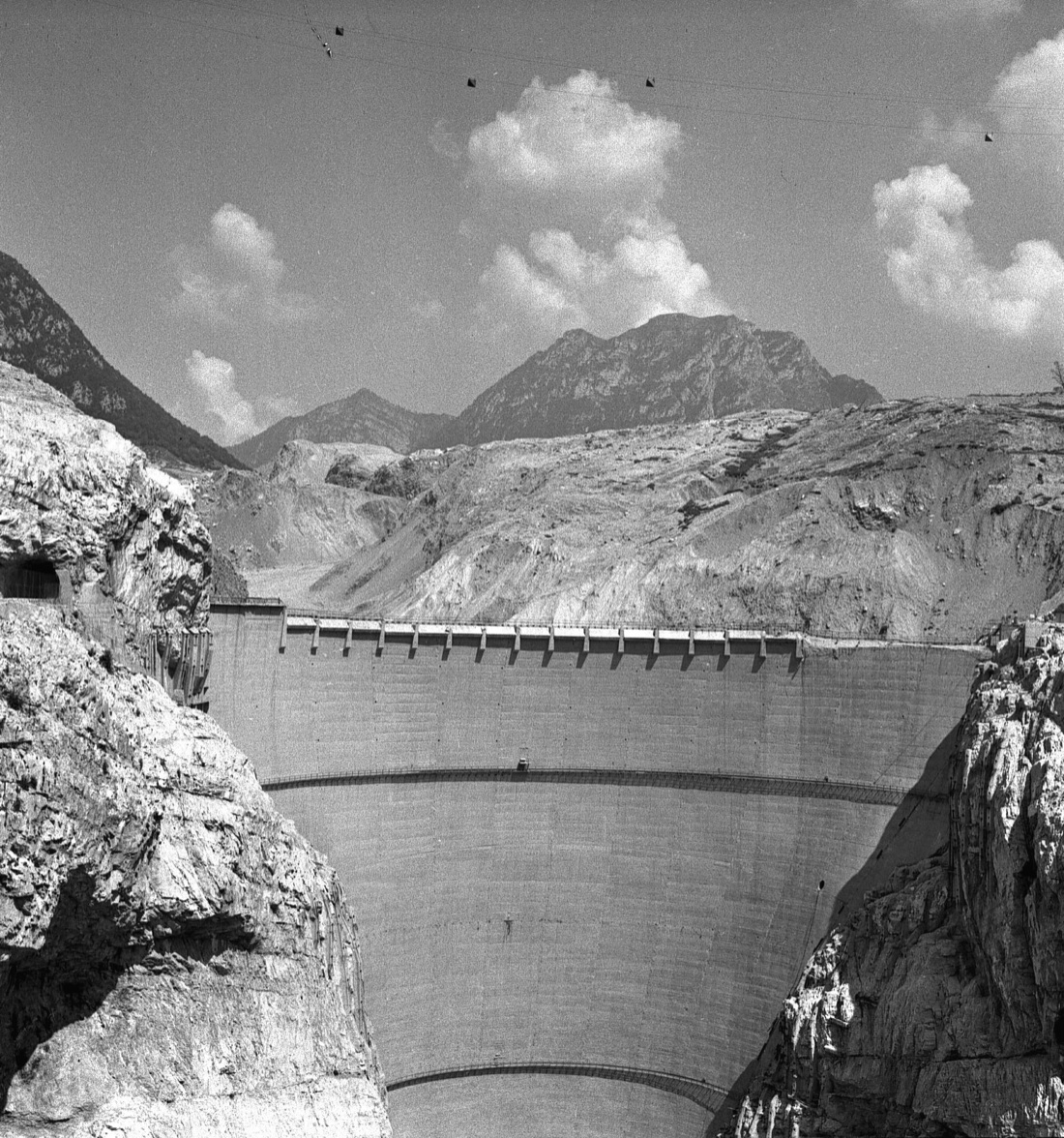 Il sistema idroelettrico di Campotosto e l'”effetto Vajont” Il sistema idroelettrico di Campotosto e l'”effetto Vajont”