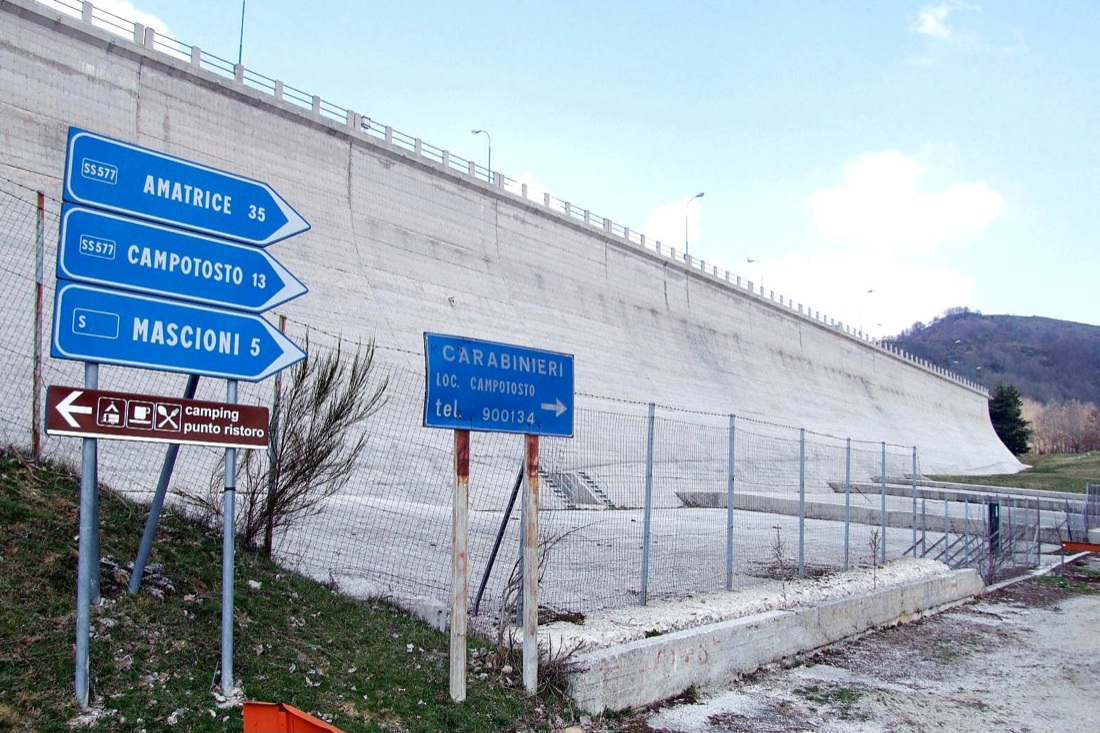 Il sistema idroelettrico di Campotosto e l'”effetto Vajont” Il sistema idroelettrico di Campotosto e l'”effetto Vajont”