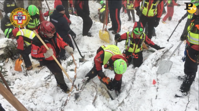 Le ricerche del Soccorso Alpino all’Hotel Rigopiano | video