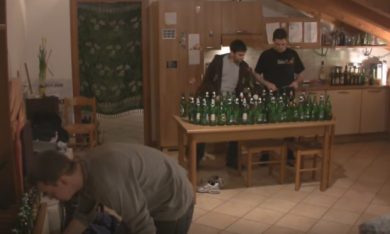 Il volo del calabrone, suonato con le bottiglie