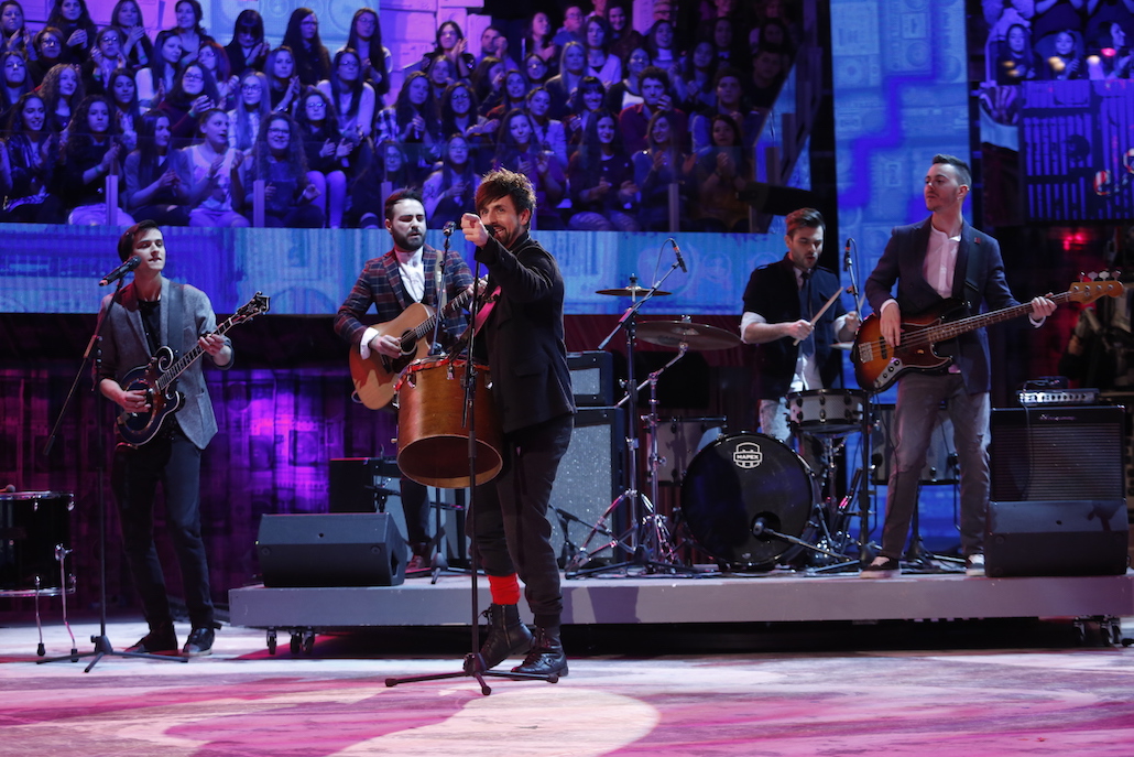 C’è posta posta per te: Belén Rodriguez e Riccardo Scamarcio dalla De Filippi C’è posta posta per te: Belén Rodriguez e Riccardo Scamarcio dalla De Filippi