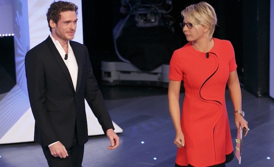 C’è posta posta per te: Belén Rodriguez e Riccardo Scamarcio dalla De Filippi C’è posta posta per te: Belén Rodriguez e Riccardo Scamarcio dalla De Filippi