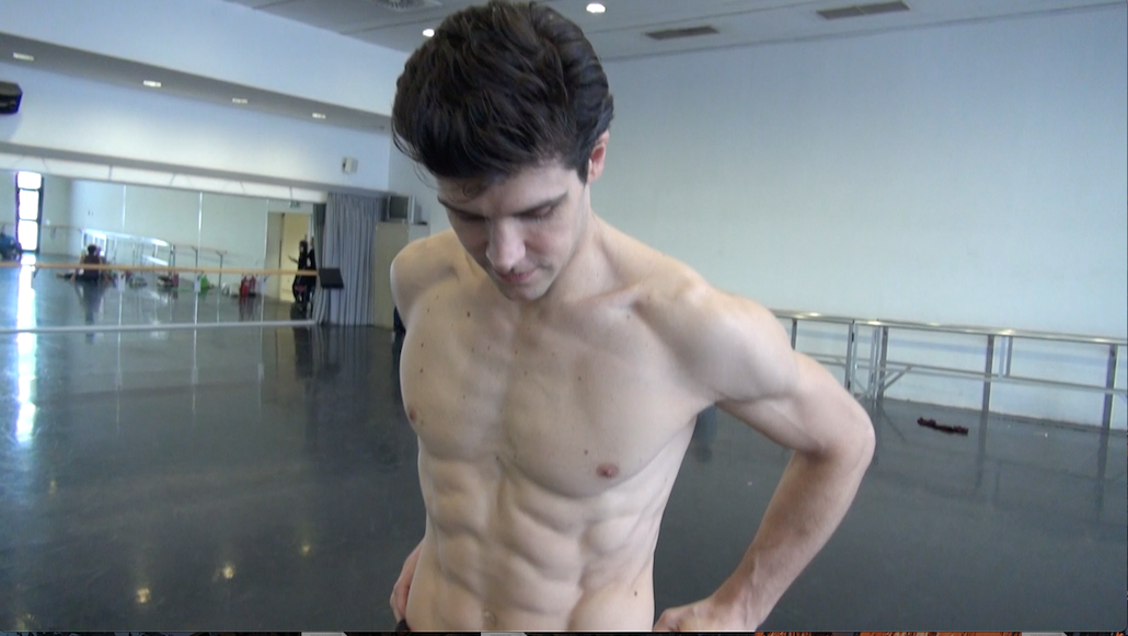 Il Testimone: tornano le inchieste impossibili di Pif, si parte con Roberto Bolle