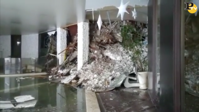 La slavina dentro l’Hotel Rigopiano | video