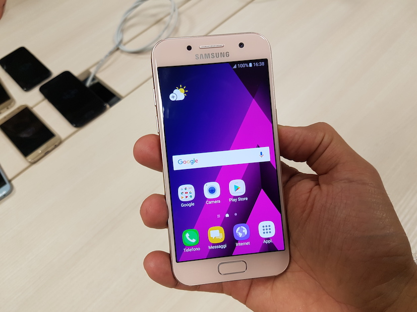 Galaxy A 2017: gli smartphone di fascia bassa non esistono più Galaxy A 2017: gli smartphone di fascia bassa non esistono più