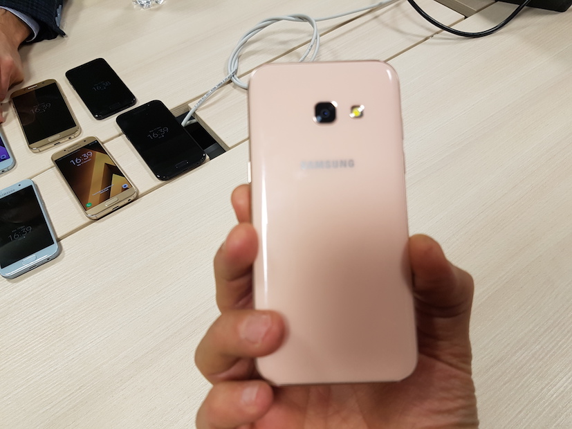 Galaxy A 2017: gli smartphone di fascia bassa non esistono più Galaxy A 2017: gli smartphone di fascia bassa non esistono più