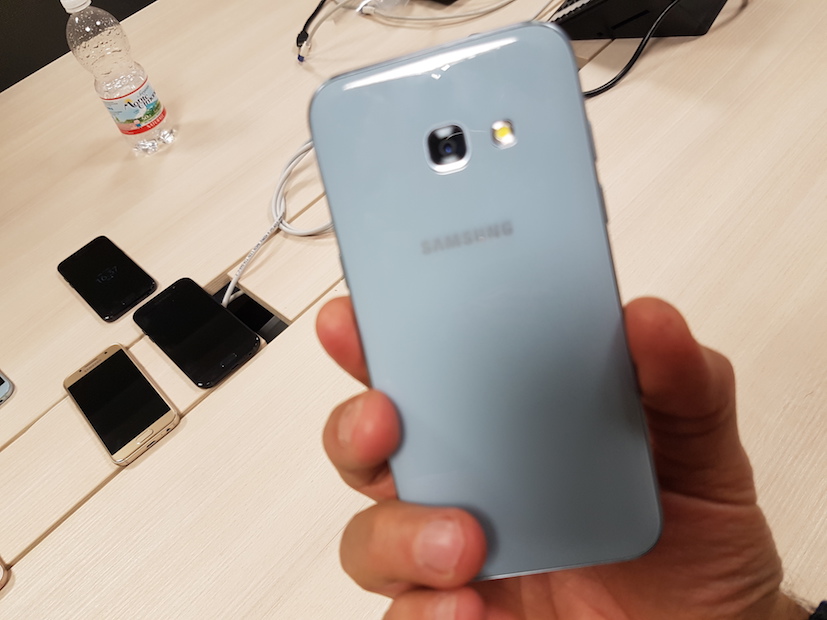 Galaxy A 2017: gli smartphone di fascia bassa non esistono più Galaxy A 2017: gli smartphone di fascia bassa non esistono più