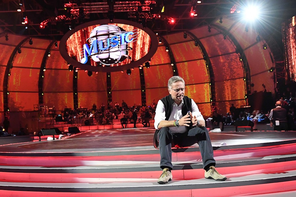 Music: Anastacia e Gerard Depardieu ospiti dello show di Paolo Bonolis Music: Anastacia e Gerard Depardieu ospiti dello show di Paolo Bonolis