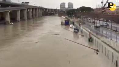 Fiume Pescara esonda, la città allagata