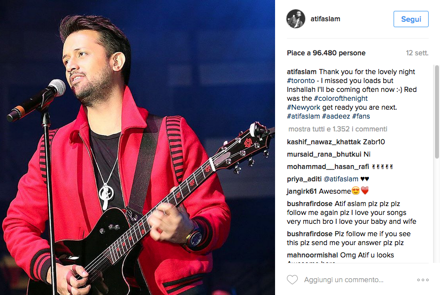 Interrompe il concerto per salvare la fan molestata Interrompe il concerto per salvare la fan molestata