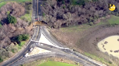 Un’enorme voragine porta via un pezzo di strada