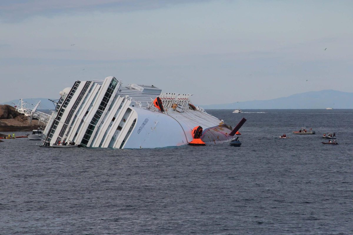 Galleria foto 'Costa Concordia, cinque anni fa il naufragio' - foto 2