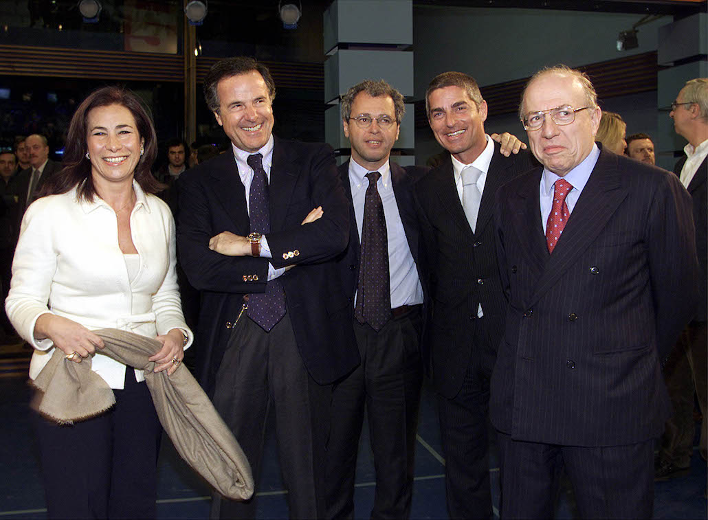 Auguri Tg5: il telegiornale della rete ammiraglia Mediaset compie 25 anni Auguri Tg5: il telegiornale della rete ammiraglia Mediaset compie 25 anni