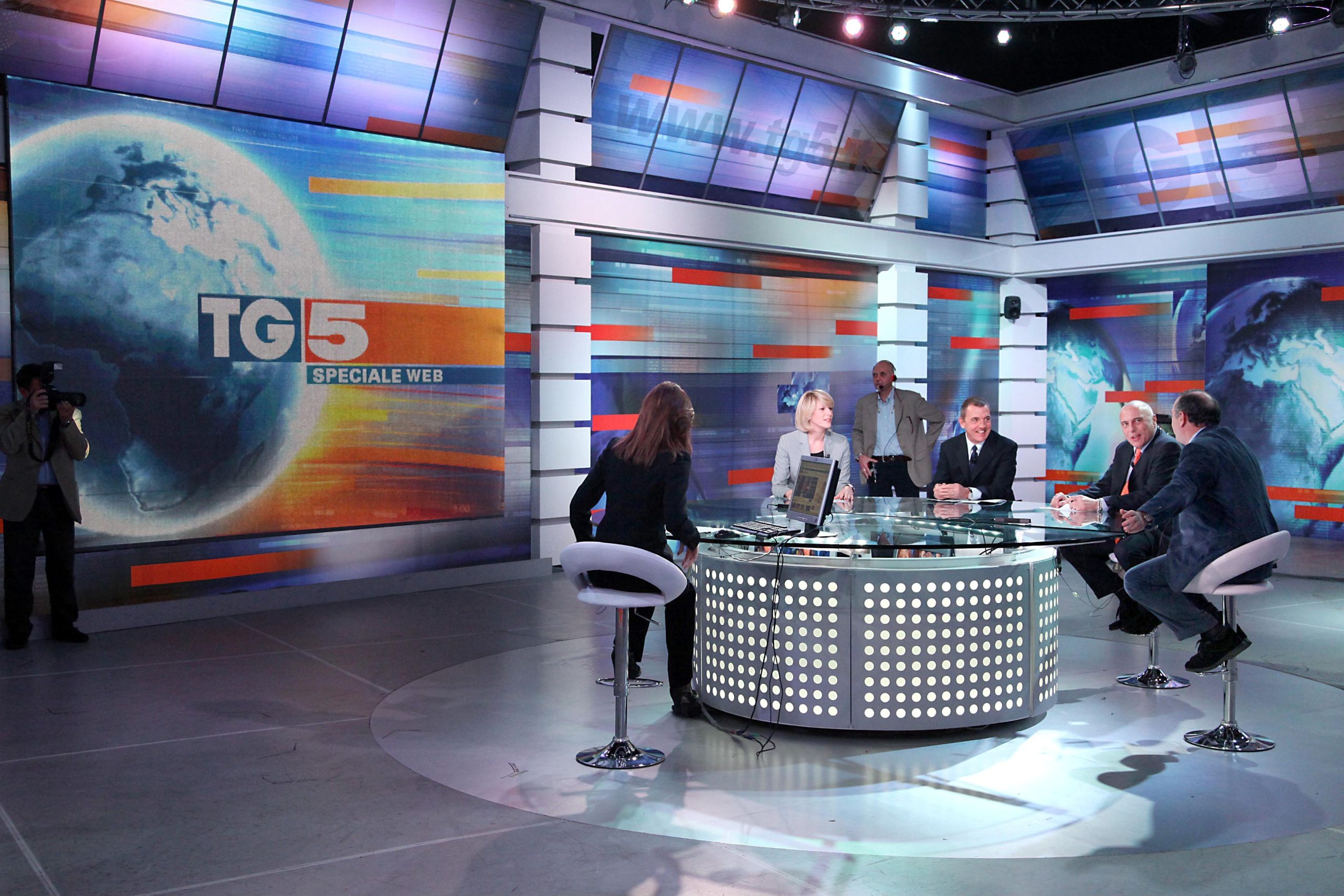 Auguri Tg5: il telegiornale della rete ammiraglia Mediaset compie 25 anni