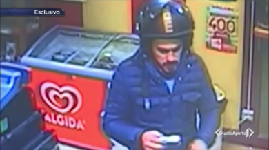 Alessio Mantineo, il fidanzato di Ylenia, dal benzinaio | video